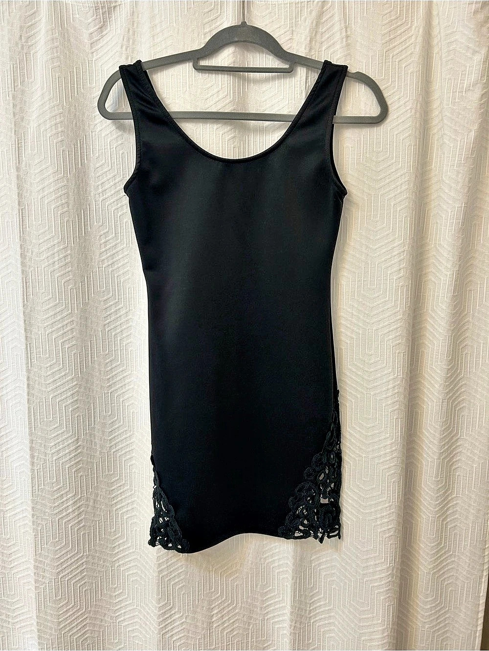 Black Lace-Trim Tank Top Like New